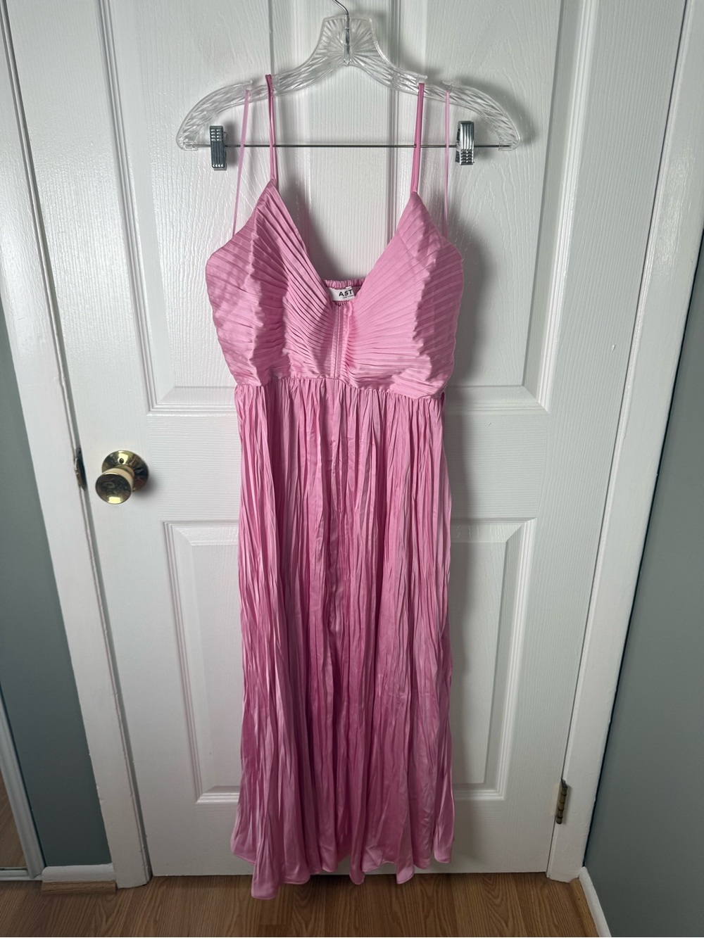 ASTR The Label Maeve Pleated Midi Dress in Pink M - Picture 2 of 6